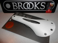 Brooks Cambium C13 Carbon Carved  All Weather White, біле - 8000 грн