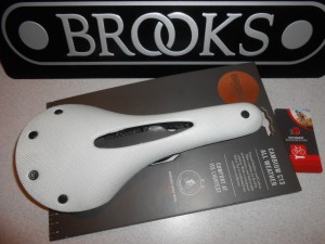 Brooks Cambium C13 Carbon Carved  All Weather White, біле - 8000 грн