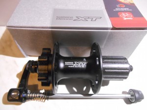 Задня втулка Shimano Deore XT FH-M756A на 32 отвори - 2700 грн