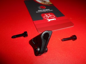 Тримач лінії гальм RockShox Fork Hose Clamp - 330 грн